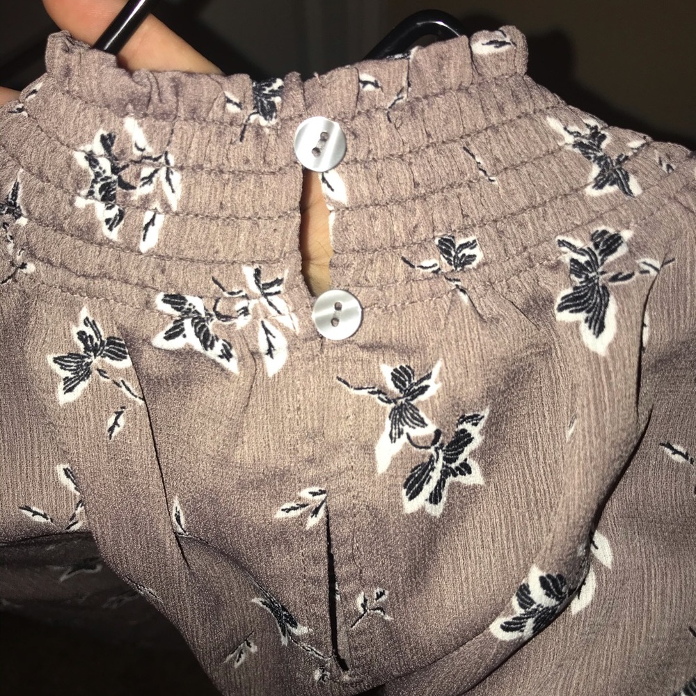 Mock Neck Shell - Picture 2 of 2